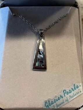 Glacier Pearl necklace. Triangle. Classic. Simple. Feminine. Versatile
